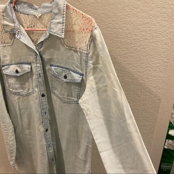 Forever 21 Washed Denim with Lace Trim - Picture 3 of 4